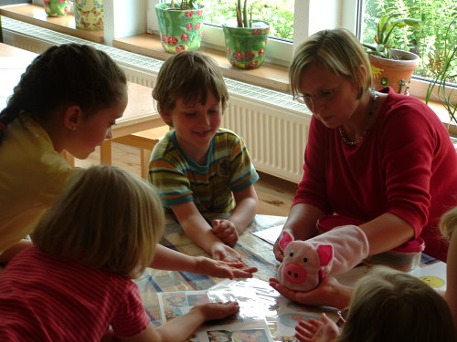 Spass an der Sprache spielerisch entdecken in kleinen Gruppen Spass an der Sprache spielerisch entdecken in kleinen Gruppen